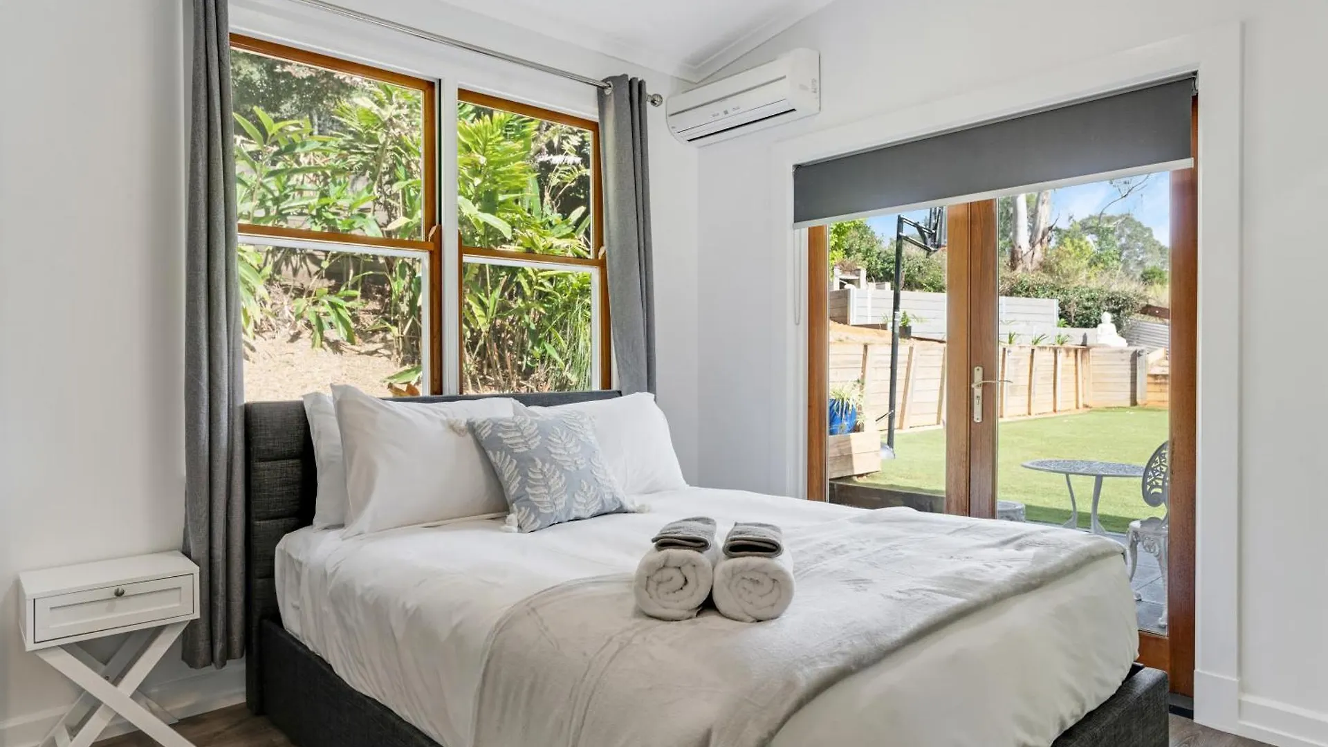 Holiday home Stanley House -Lakeside Luxury For 10 Perfect For Wedding Groups And Guests Booroobin