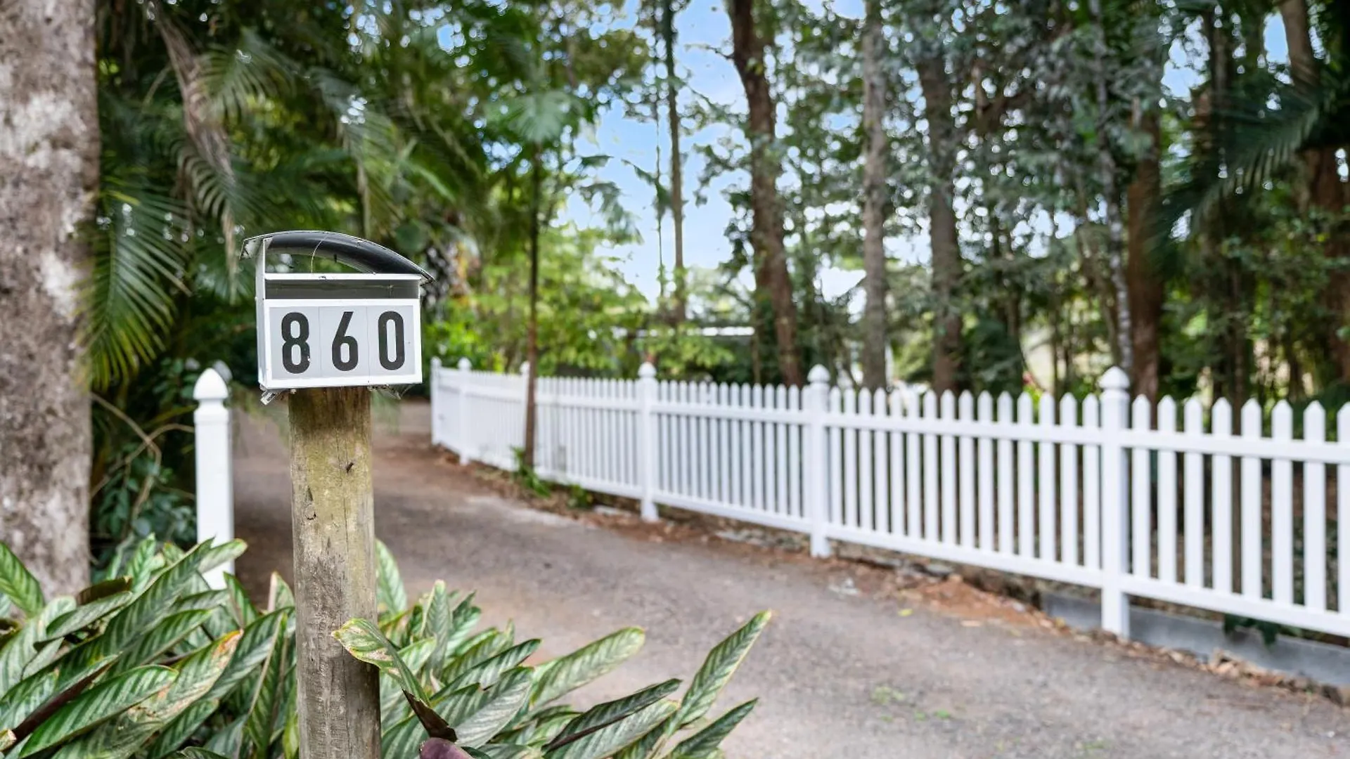 Holiday home Stanley House -Lakeside Luxury For 10 Perfect For Wedding Groups And Guests Booroobin Australia