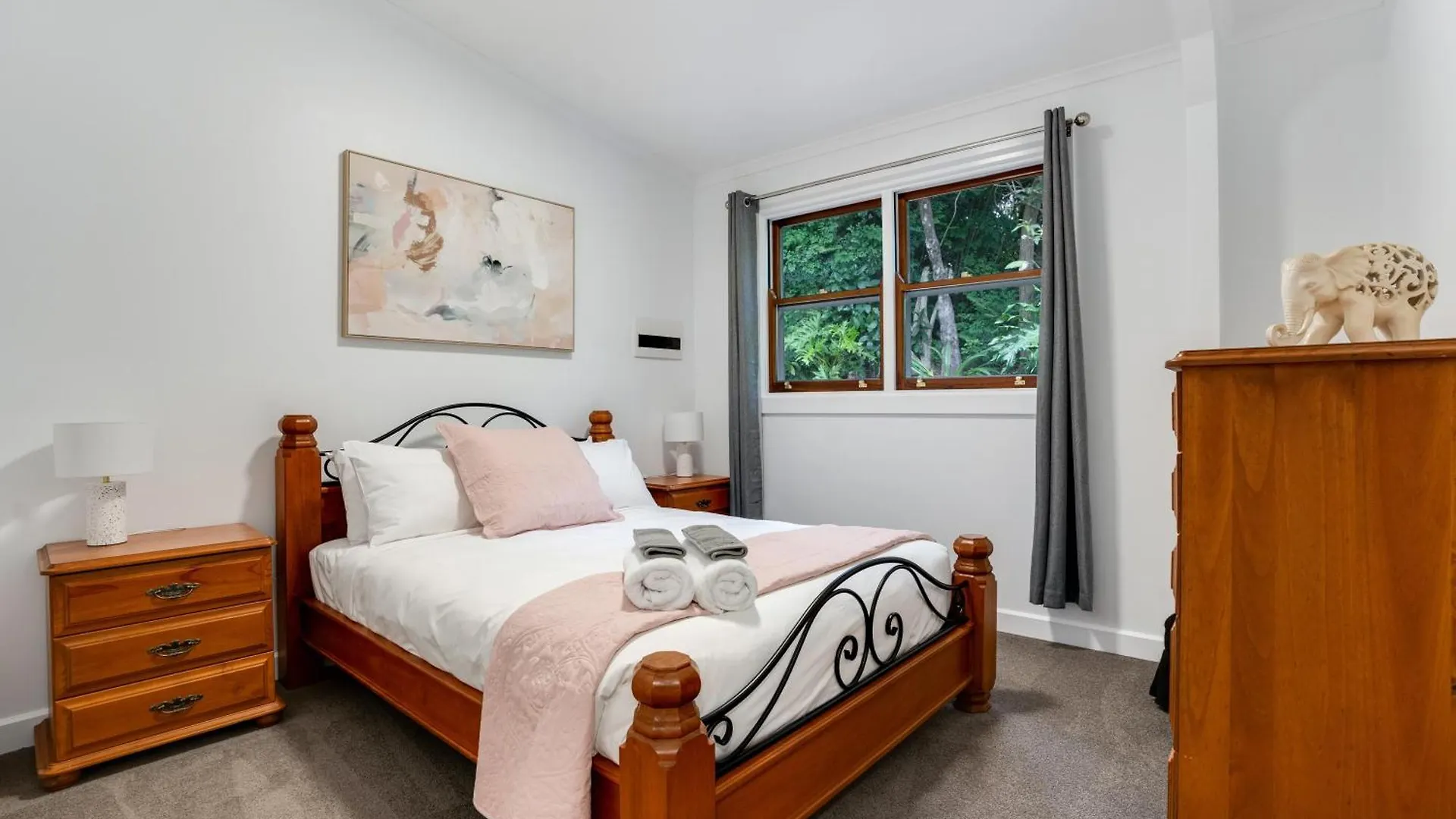 Stanley House -Lakeside Luxury For 10 Perfect For Wedding Groups And Guests Booroobin