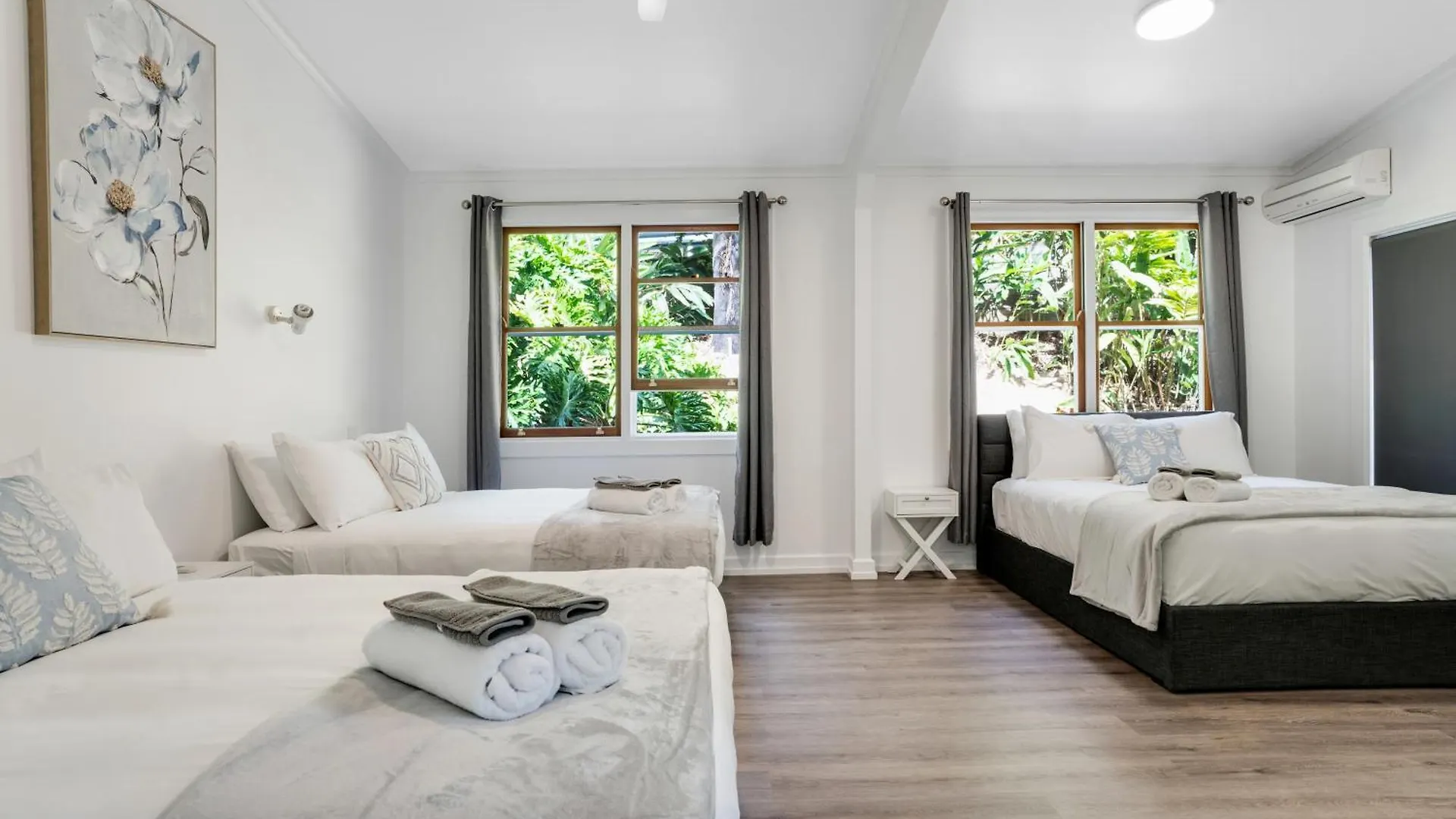 Stanley House -Lakeside Luxury For 10 Perfect For Wedding Groups And Guests Booroobin 0*,  Australia