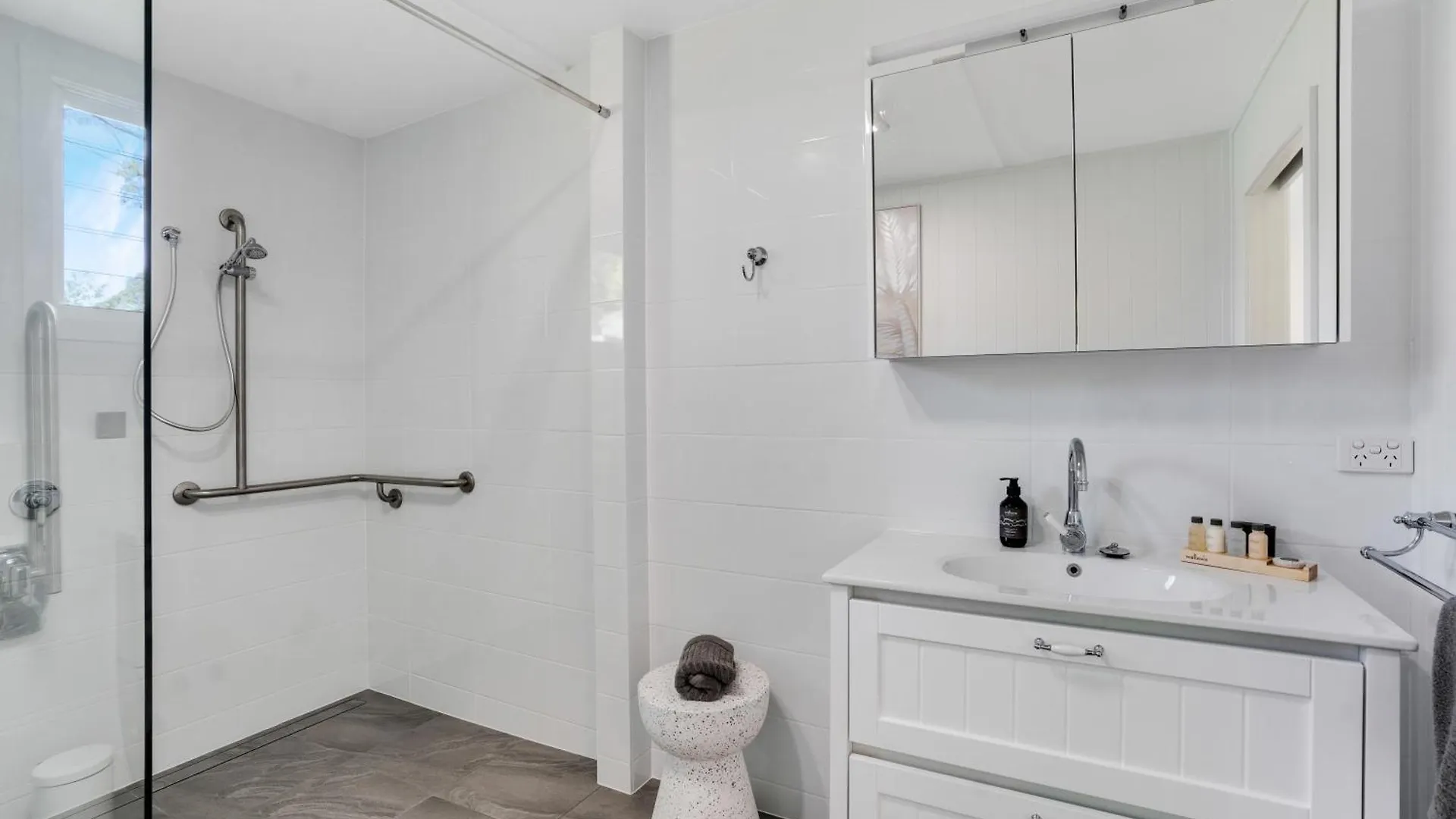 Stanley House -Lakeside Luxury For 10 Perfect For Wedding Groups And Guests Booroobin